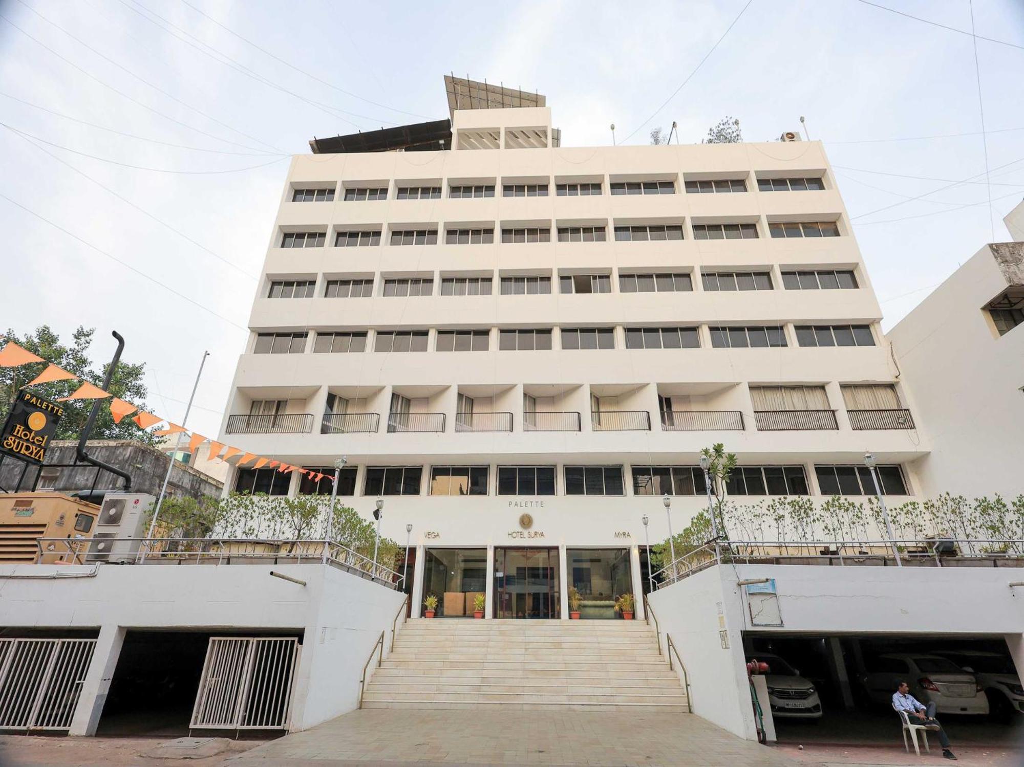 Palette Hotel Surya Vadodara Extérieur photo
